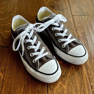 Converse Chuck Taylor Low Top Sneakers, Size 6